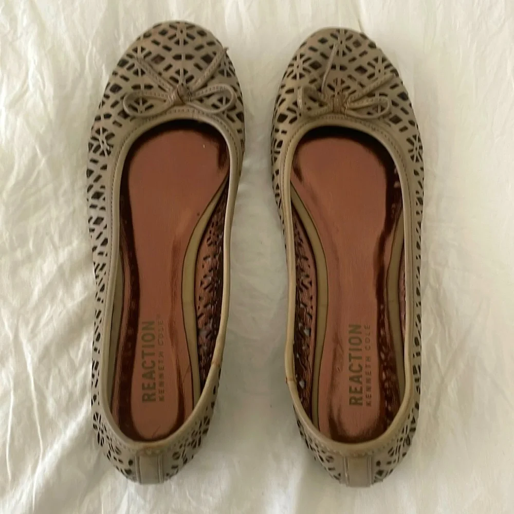 KENNETH COLE REACTION NEVER WORN FLATS - Picture 1 of 5